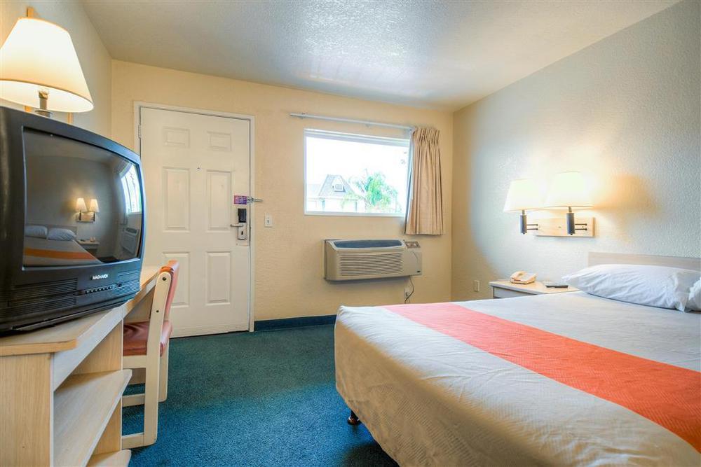 Motel 6-Anaheim, Ca - Fullerton East 객실 사진